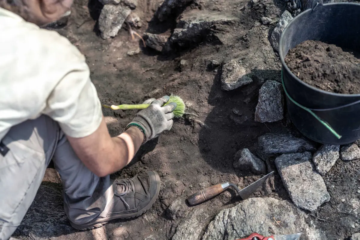 Foi chamada uma equipa de arqueologia para estudar os achados