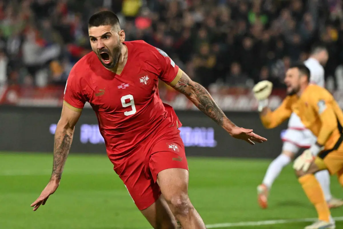 Mitrovic bisou no triunfo da Sérvia sobre Montenegro