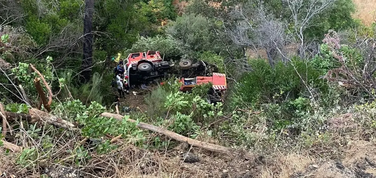 Um bombeiro morreu e outro ficou ferido com gravidade num acidente
