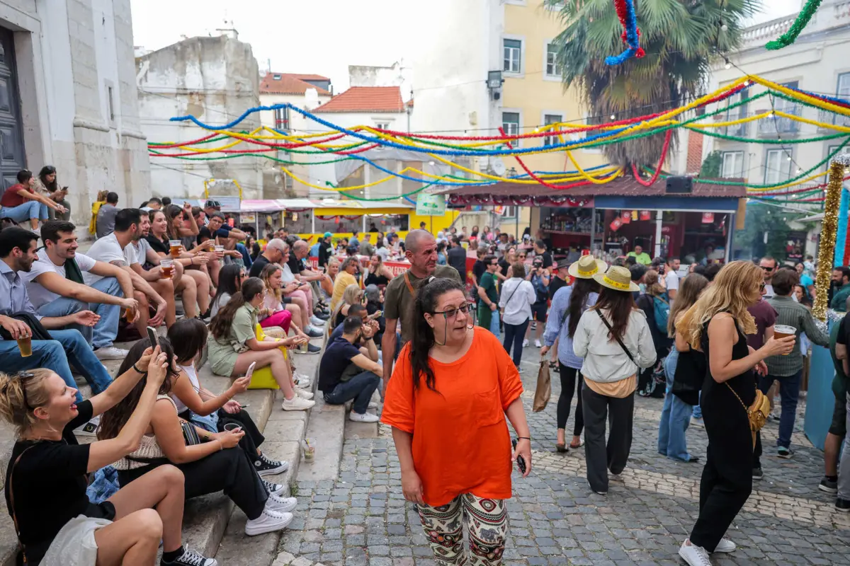Imagem de contexto do artigo Estacionamento gratuito em 8 parques da EMEL na noite de Santo António em Lisboa