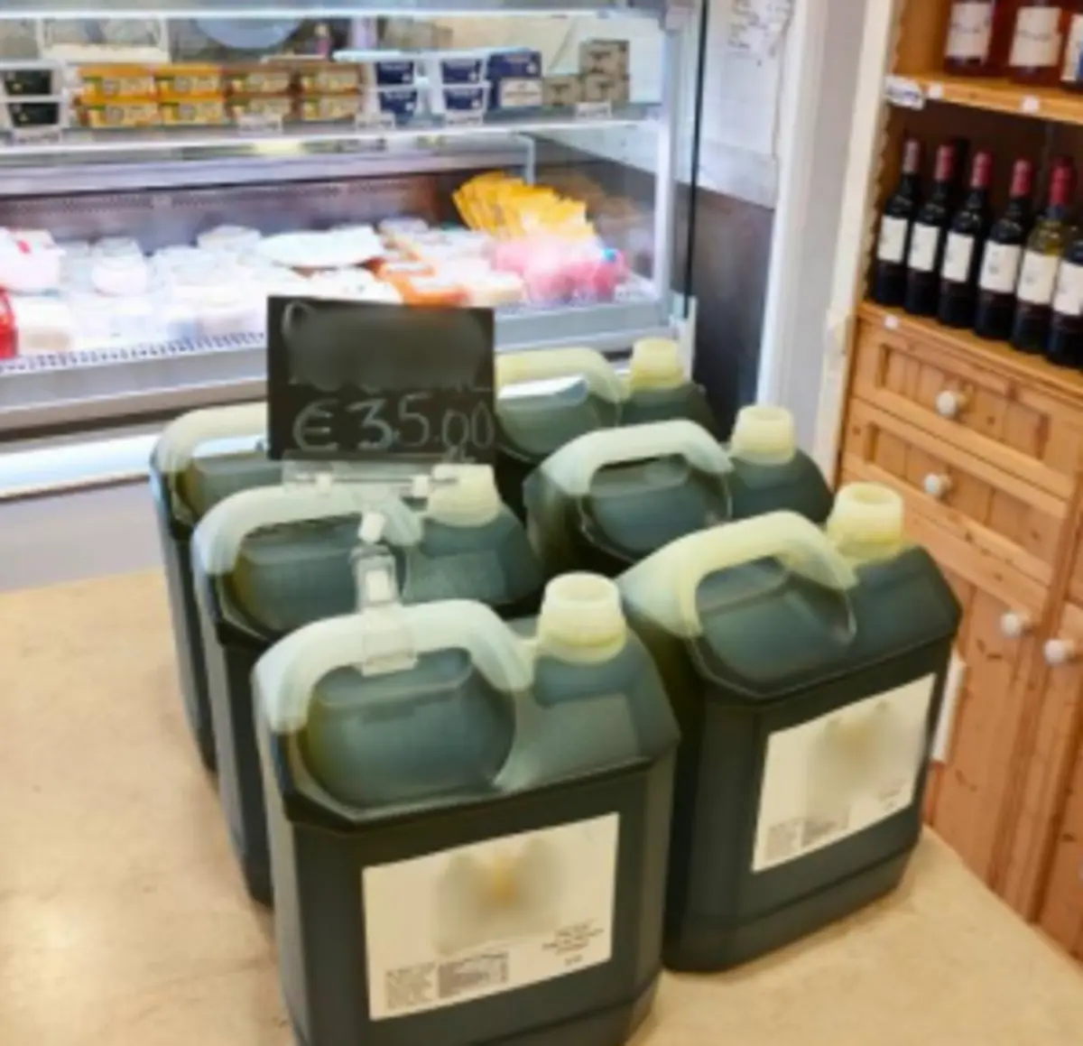 Imagem de contexto do artigo Tentavam enganar clientes com rótulos que faziam passar óleo alimentar por azeite