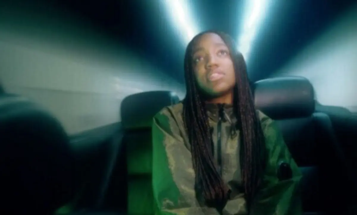 Dexter In The Newsagent, ou seja, Charmaine Ayoku