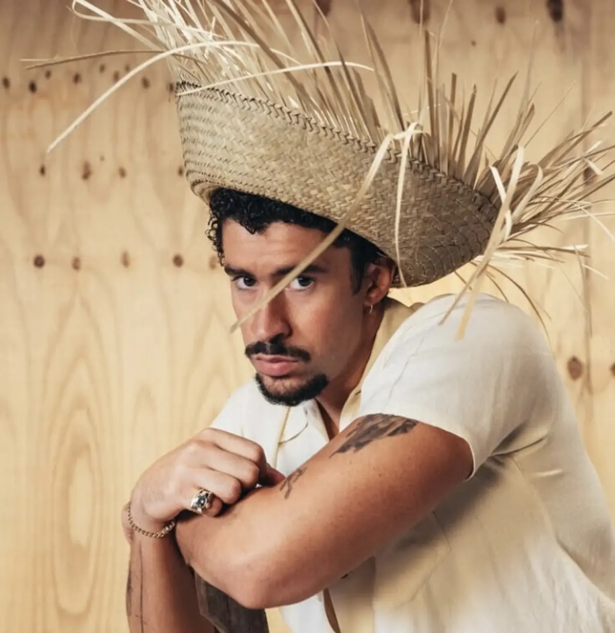 Imagem de contexto do artigo Bad Bunny em Lisboa? Duas cadeiras de plástico no Estádio da Luz alimentam rumores de concerto