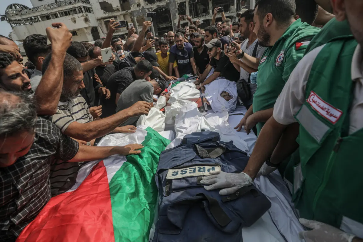 Funeral dos jornalistas mortos num ataque israelita em Gaza