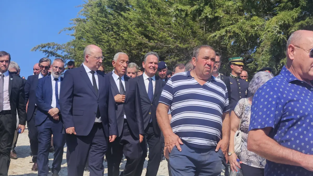 Marcelo esteve no funeral do operador de uma máquina de rastos que morreu durante o combate a um incêndio