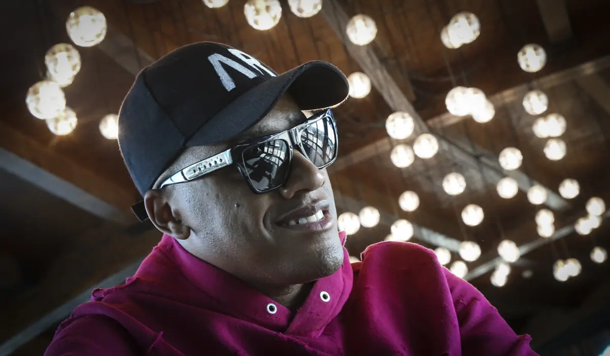 Imagem de contexto do artigo Anselmo Ralph cancela concertos após nascimento prematuro da quarta filha