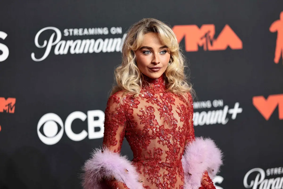 Sabrina Carpenter, vencedora do prémio de Melhor Álbum com "Short n" Sweet"