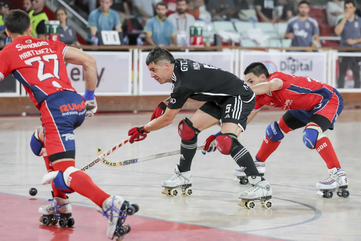 Oliveirense venceu o Benfica por 2-1