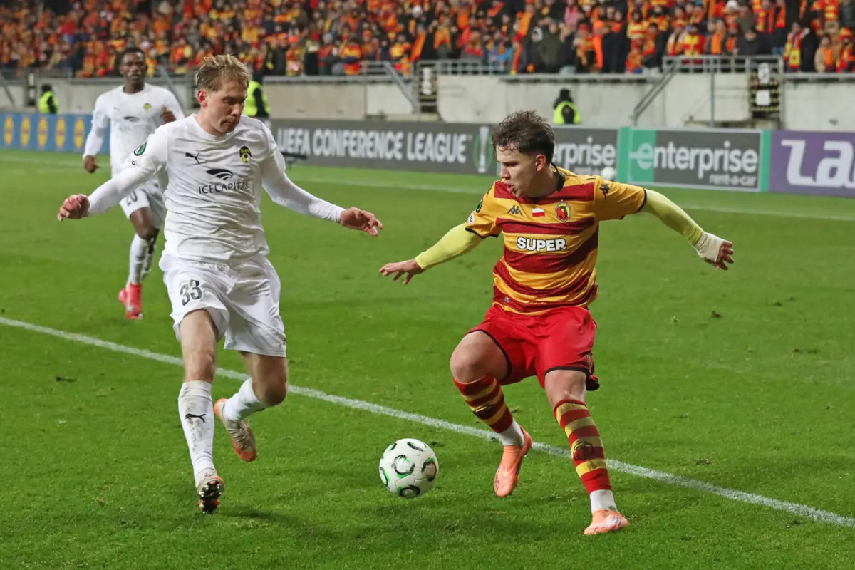 Jovem extremo ao serviço do Jagiellonia na Liga Conferência