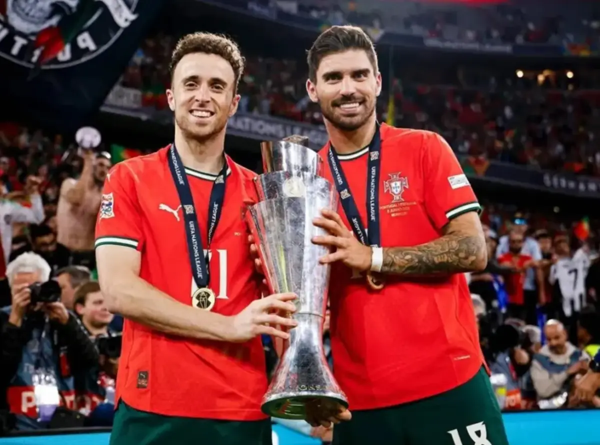 Diogo Jota ao lado do amigo Rúben Neves