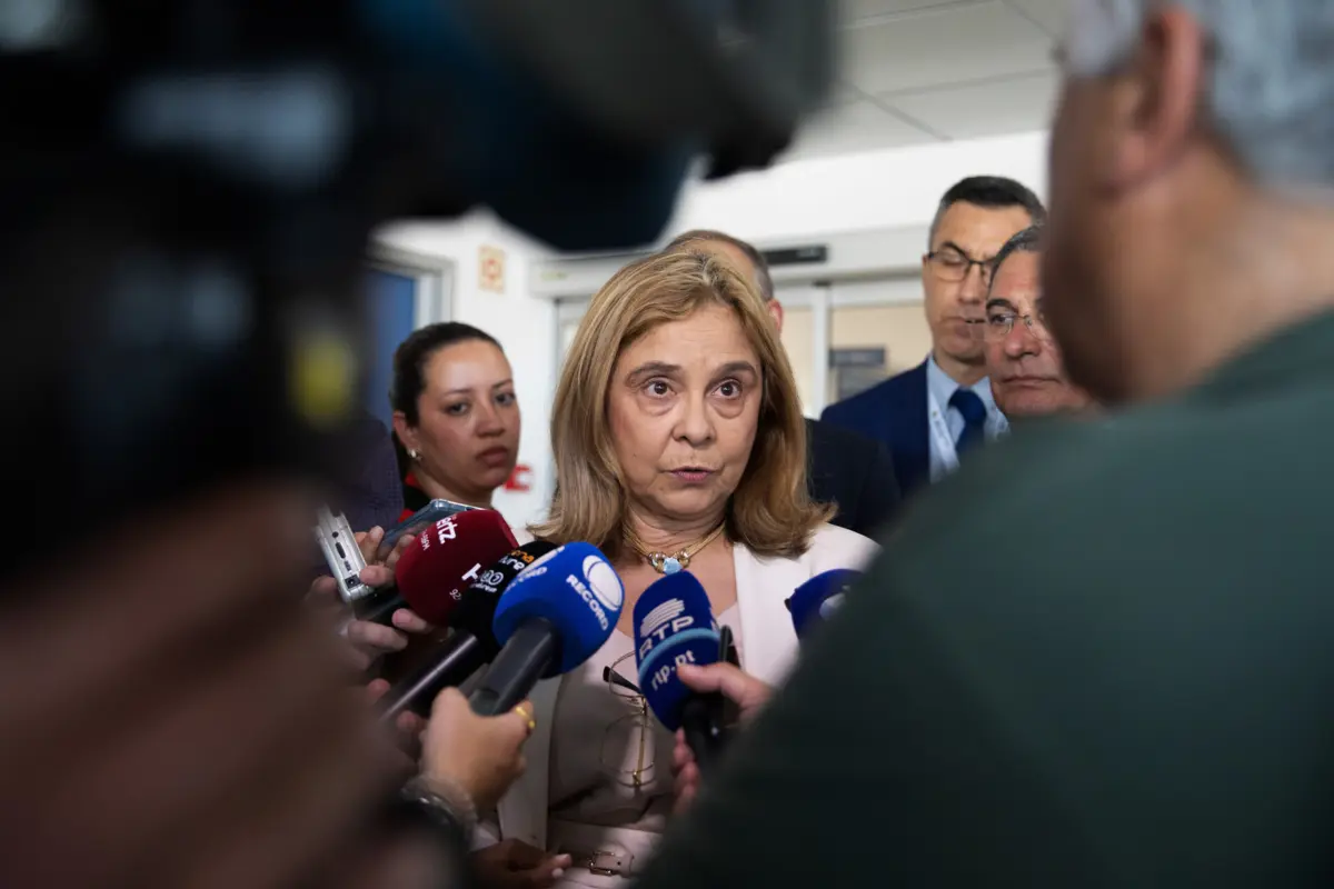 Ana Paula Martins mantém-se como ministra da Saúde