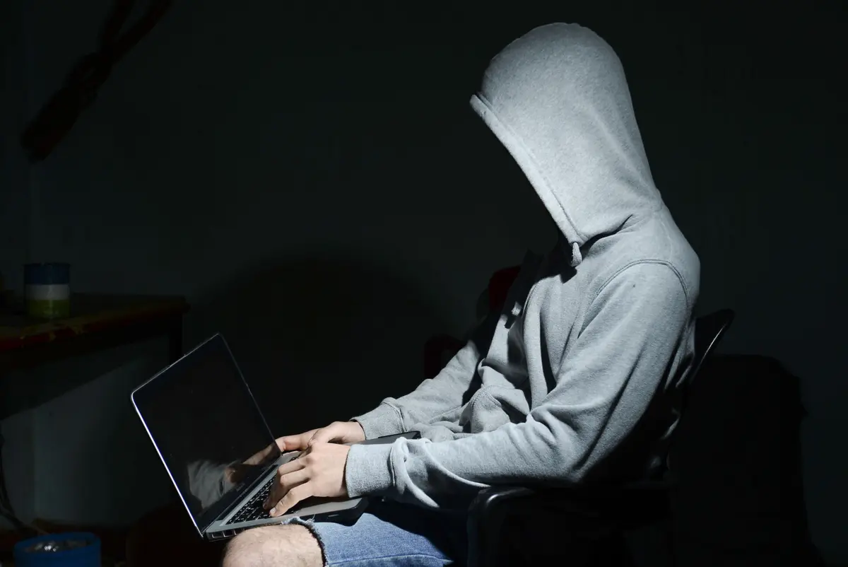 Crimes terão sido praticados, pelo menos, desde outubro de 2021