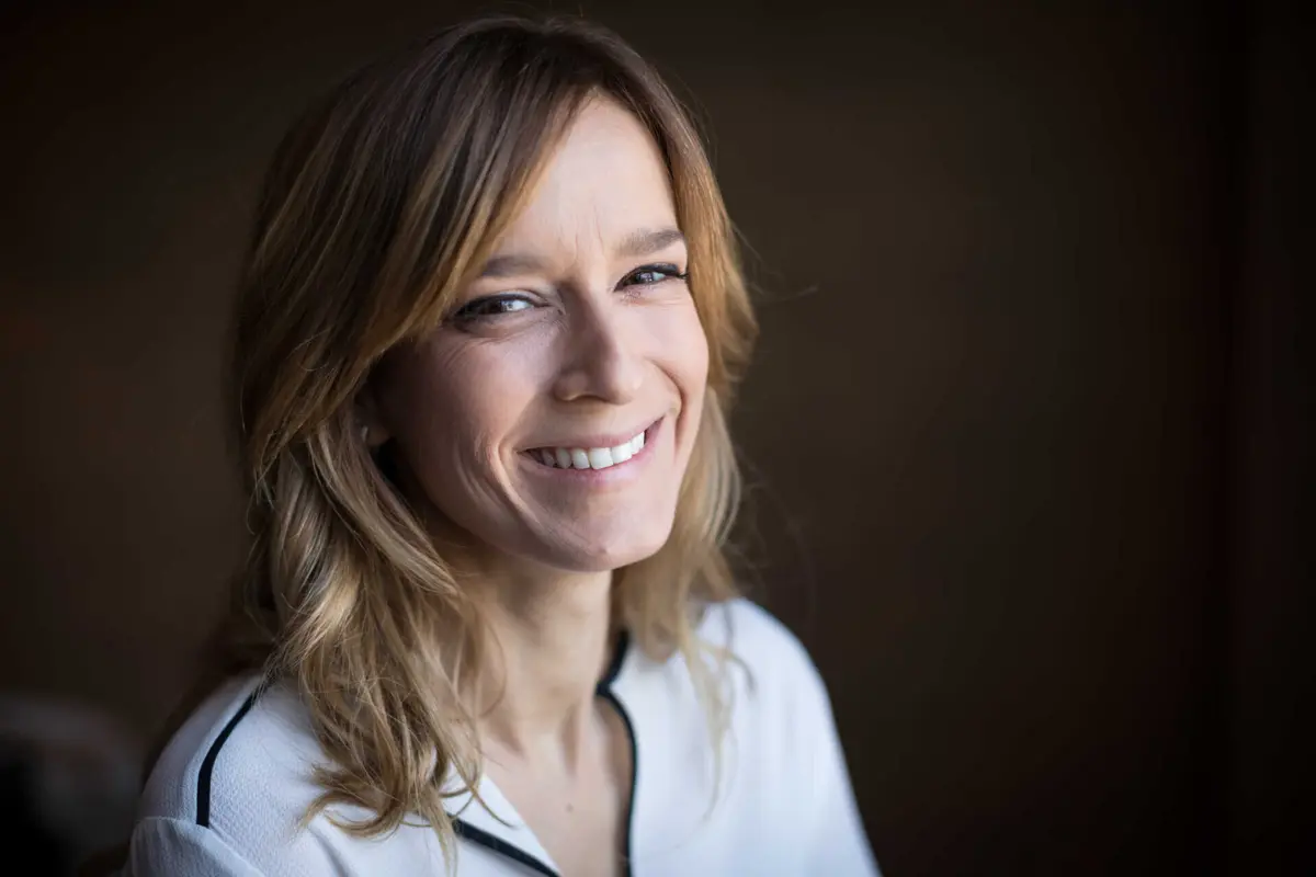 Intérprete está a realizar a segunda Intérprete está agora a realizar a sua segunda curta-metragem