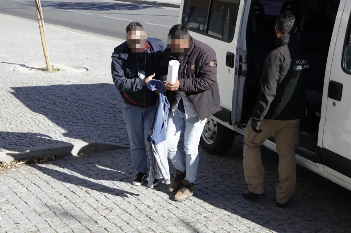 Imagem de contexto do artigo Treze dos 28 arguidos em preventiva por tráfico de pessoas