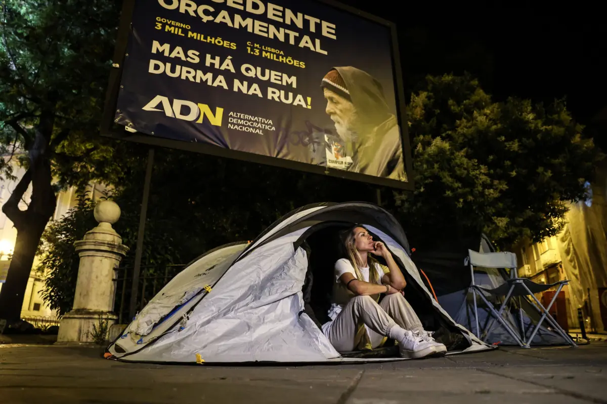 Imagem de contexto do artigo Joana Amaral Dias pernoitou em tenda para alertar para imigração