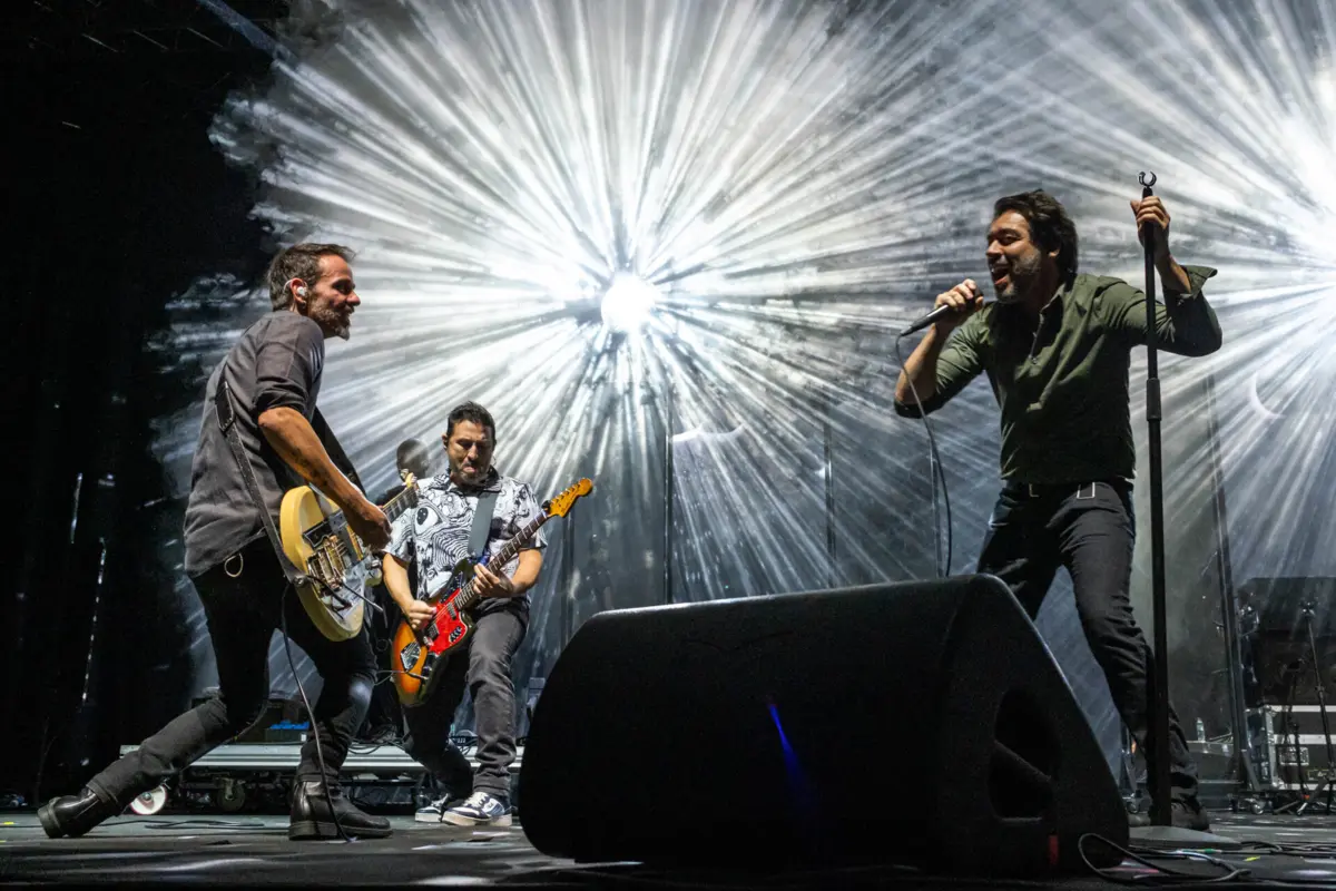 Miguel Guedes (à direita): "Os concertos são brindes permanentes ao efémero"