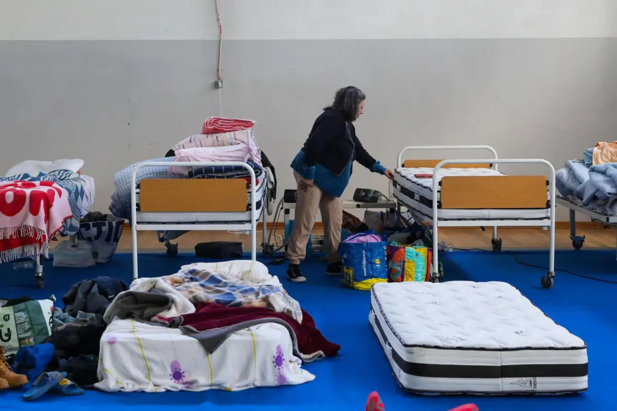 Imagem de contexto do artigo Filomena e Vítor há três semanas num pavilhão em Leiria à espera de dias melhores