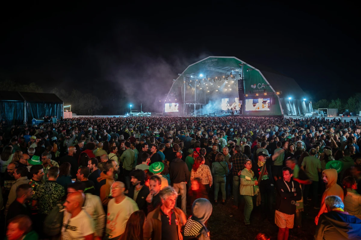 Imagem de contexto do artigo Num dia histórico, veja como esgotou o recinto do Vilar de Mouros