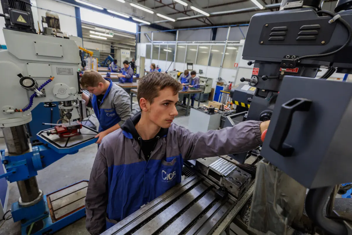 Escolas tiveram de contrair empréstimos por causa dos atrasos nos fundos