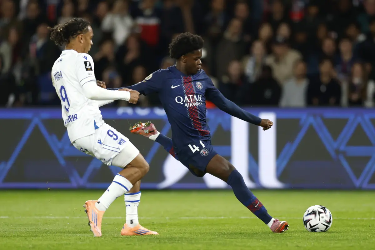 Parisienses assumem à condição a liderança isolada do campeonato francês