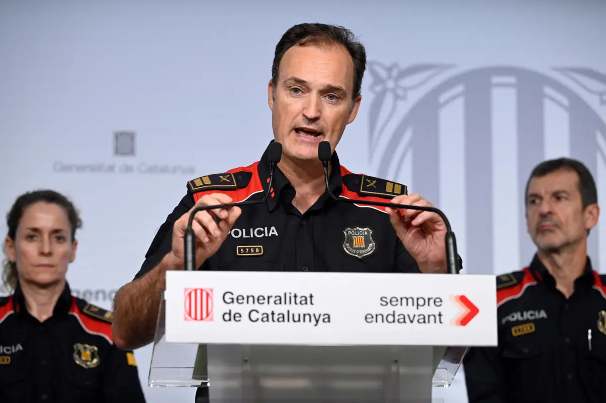 Comissário-chefe Eduard Sallent diz que polícia continuará a procurar o antigo presidente da Catalunha
