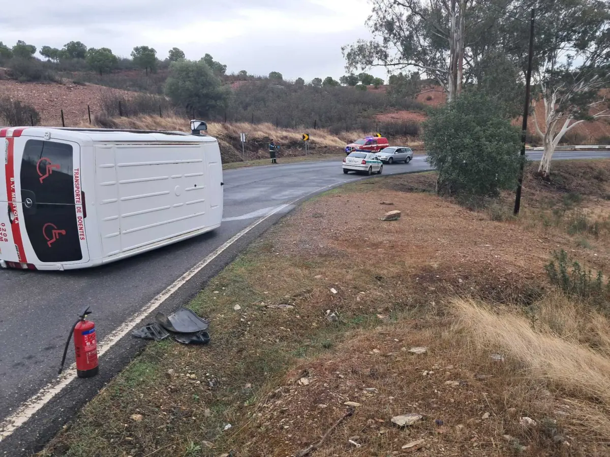 Bombeiro foi transportado para o hospital José Joaquim Fernandes, em Beja