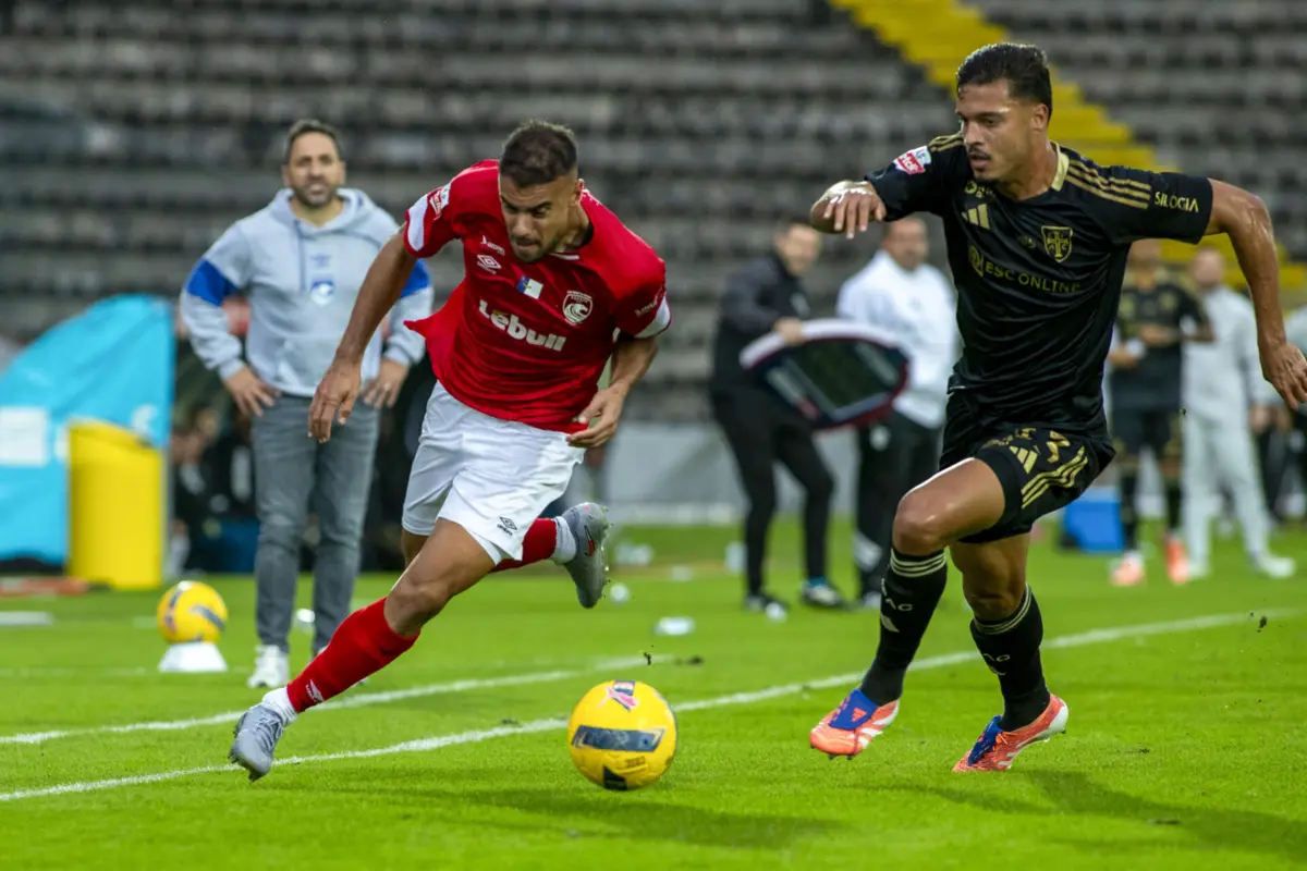 Açorianos regressam aos triunfos e agravaram crise dos "gansos"