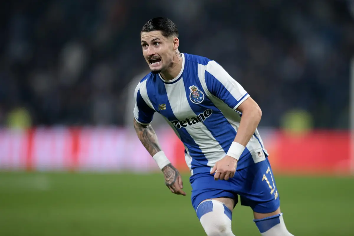 Borja Sainz regressa à titularidade no F. C. Porto