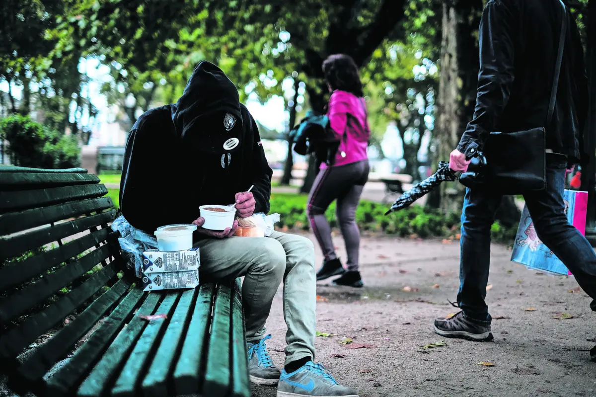 Combate à pobreza feito a nível local e com gestor de caso