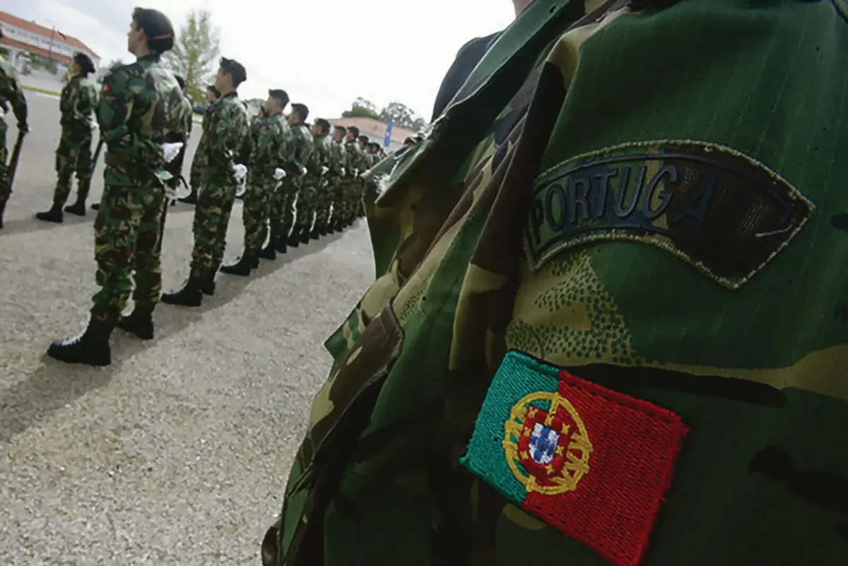 O pagamento de coima por falta ao Dia da Defesa Nacional não dispensa o cumprimento do dever militar