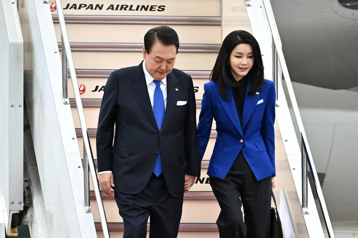 O presidente da Coreia do Sul Yoon Suk-yeol e mulher Kim Keon Hee