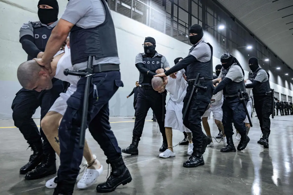 Imagem de contexto do artigo EUA diz ter deportado mais 17 “criminosos violentos” para El Salvador