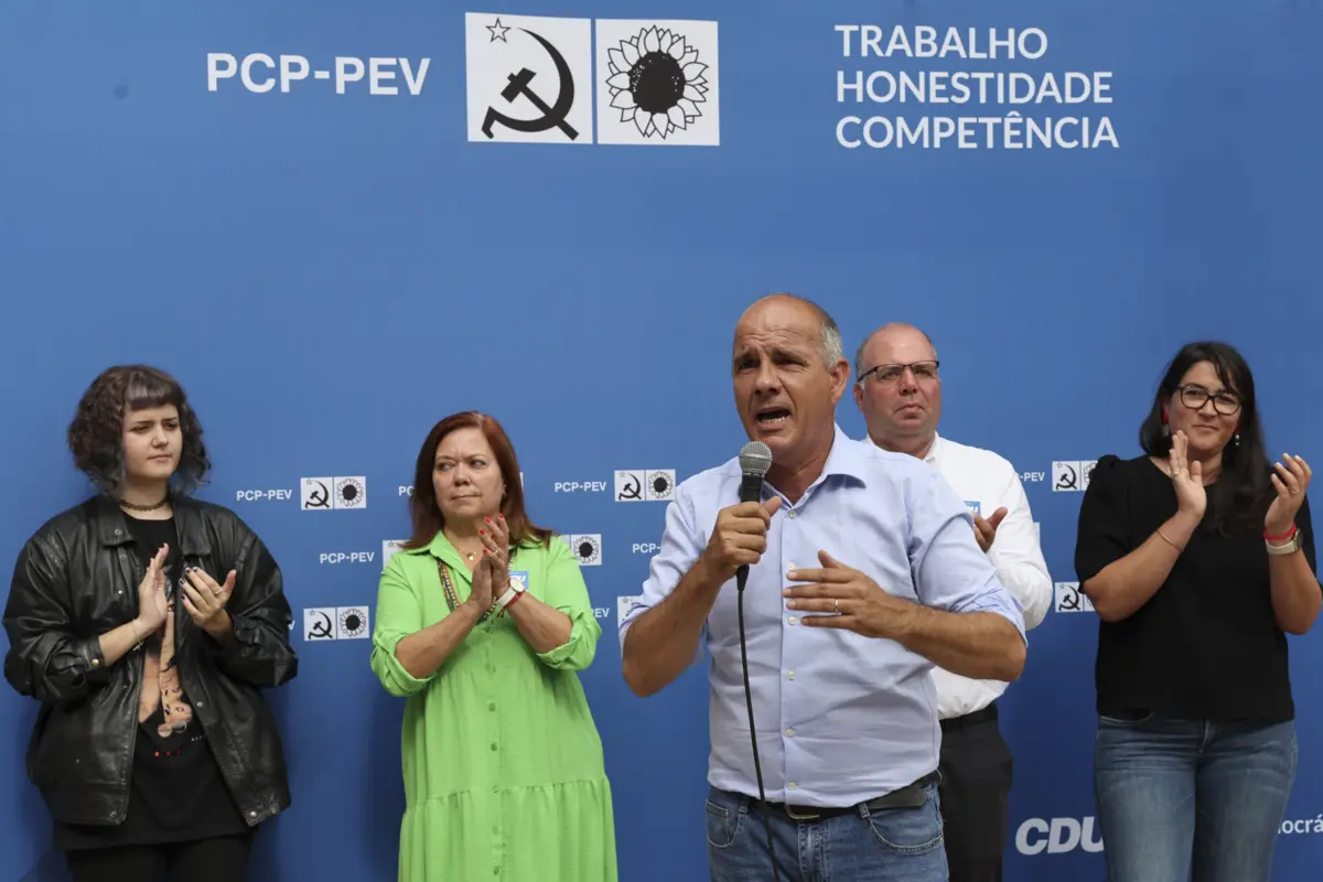 Secretário-geral do PCP diz que socialistas têm a mão "em tudo o que é negativo"