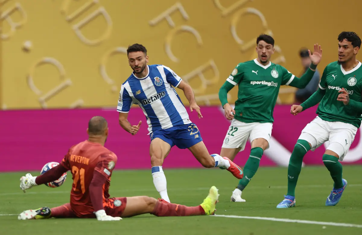 João Mário esteve perto de marcar logo no início do jogo