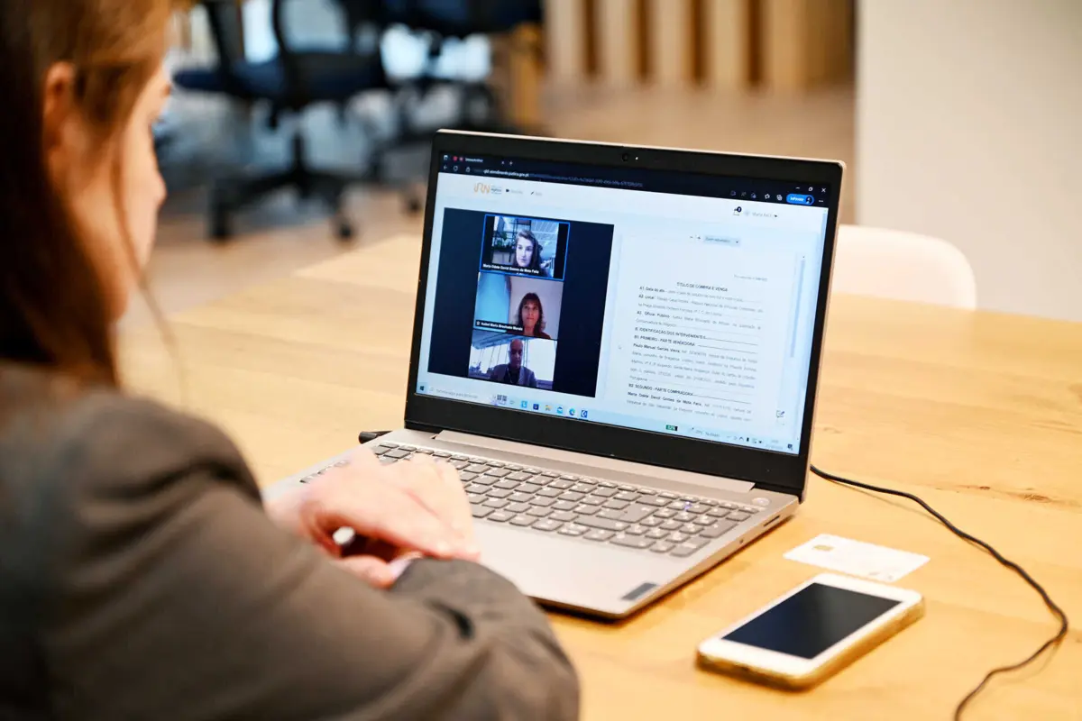 Os procedimentos são mediados por profissionais e têm de ser agendados através do Portal da Justiça