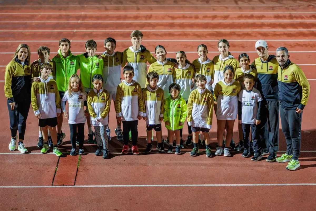 Os jovens da Escola de Atletismo Dulce Félix treinam na Pista Gémeos Castro, em Guimarães