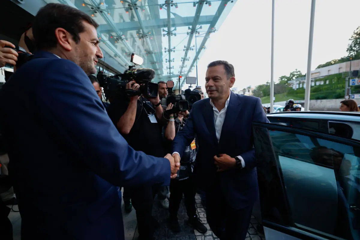 Montenegro pediu sentido de Estado e de responsabilidade às oposições