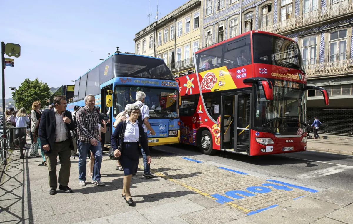 Veículos turísticos no Porto com novas regras