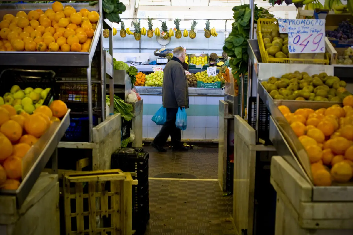 Inflação acelera para 2,5% em novembro