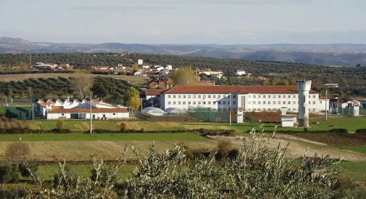 A cadeia de Izeda tem atualmente uma lotação de 201 reclusos distribuídos por quatro alas