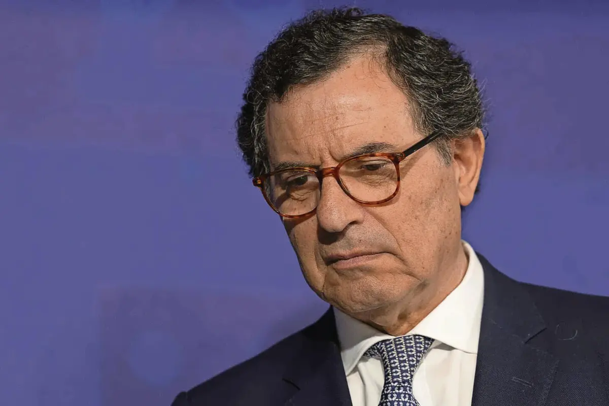 Castro Almeida quer negociar a entrega de novas competências