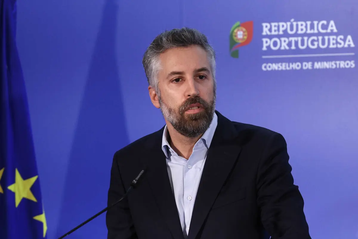 Pedro Nuno Santos tinha anunciado que não viabilizaria a moção de censura