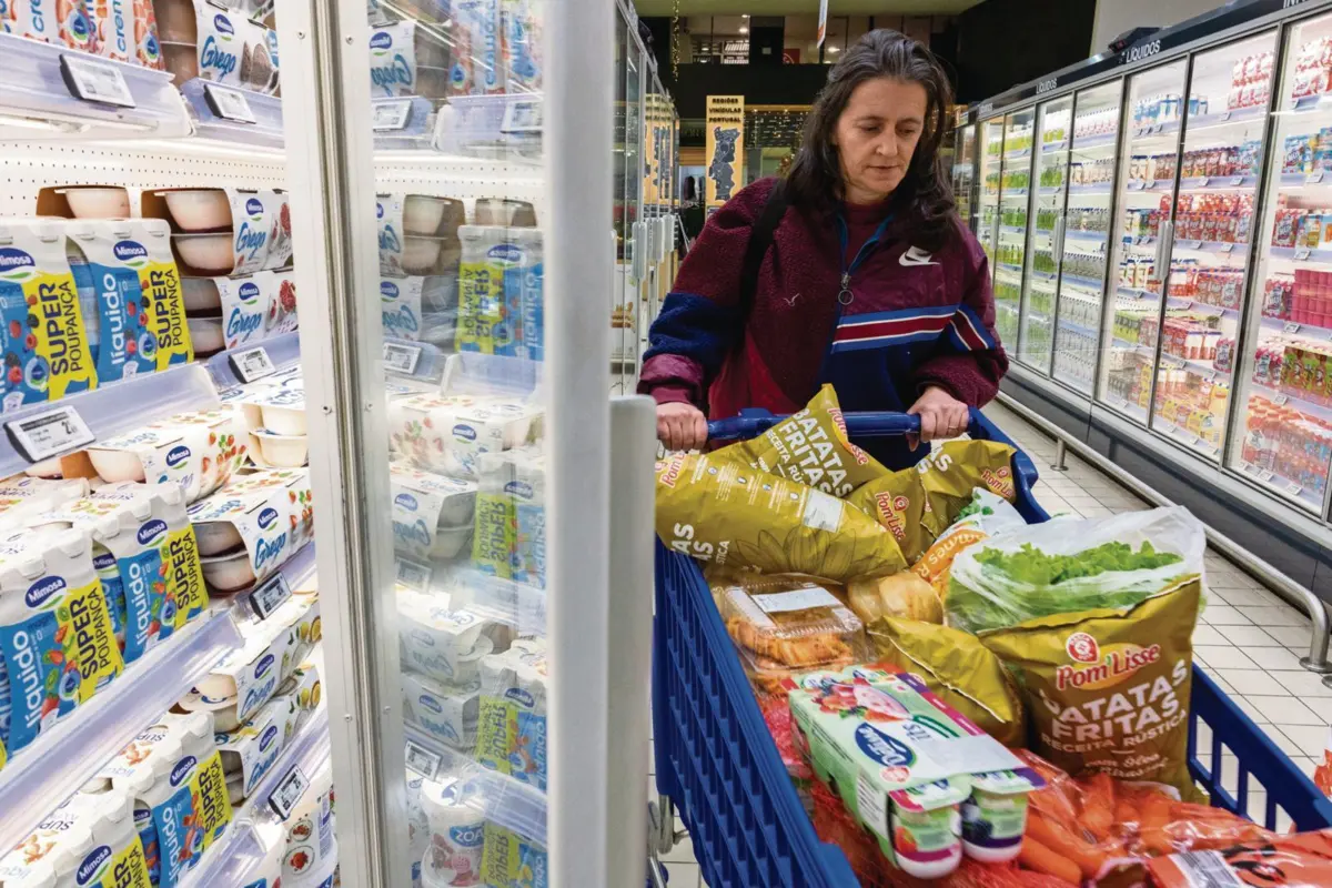 Famílias portuguesas mantêm dos níveis de poder de compra mais baixos da UE no que toca a bens essenciais