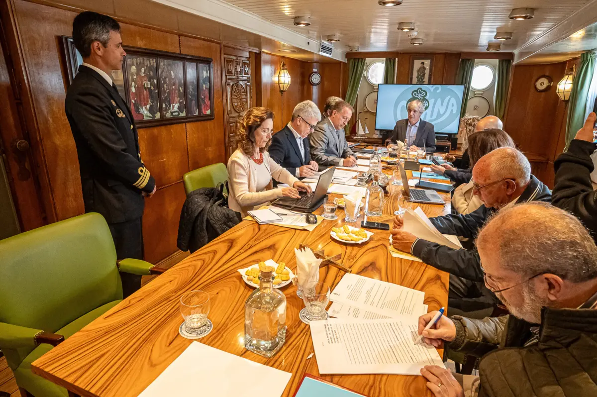 Reunião do executivo municipal decorreu no navio-escola Sagres
