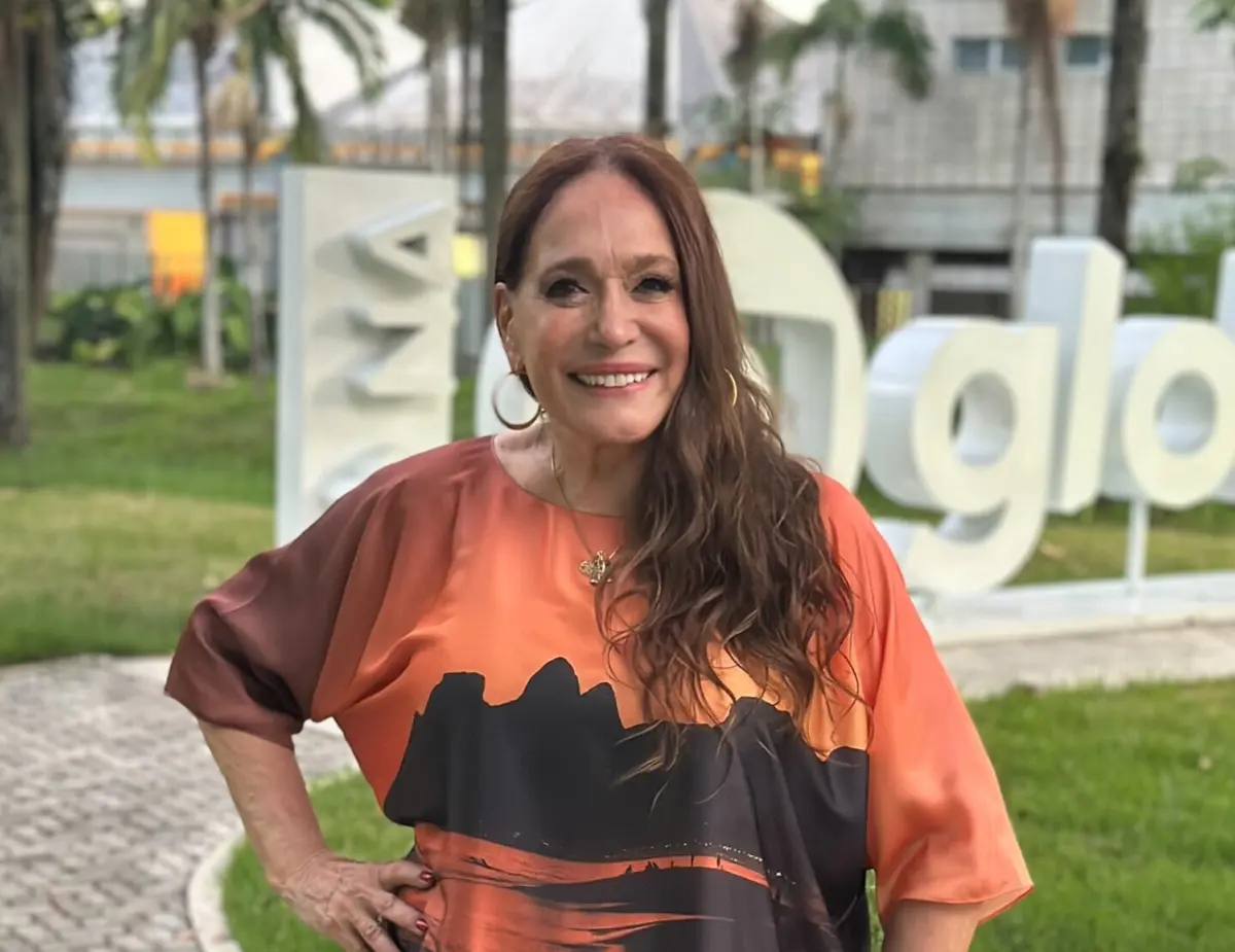 Atriz continua muita ativa e com muitos projetos quase a estrear na Globo, enquanto brilha em palco