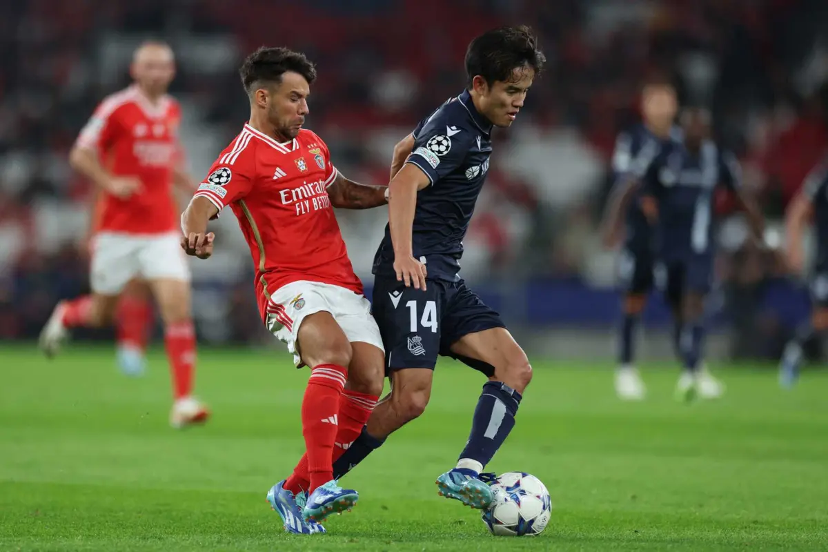 Bernat (à esquerda), defesa do Benfica