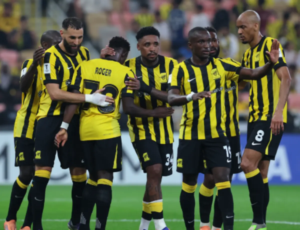 Benzema festeja com Roger o golo do Al Ittihad