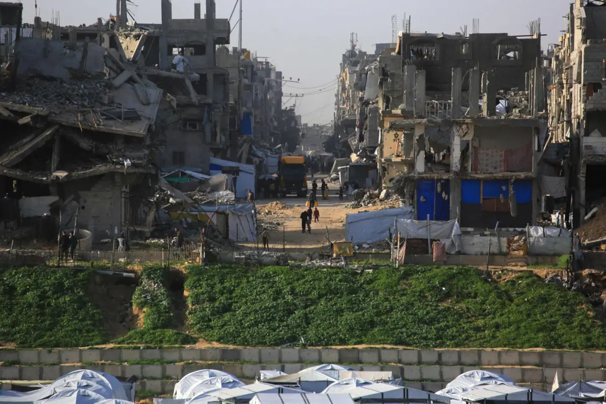 Operação está a decorrer num cemitério no norte da Faixa de Gaza