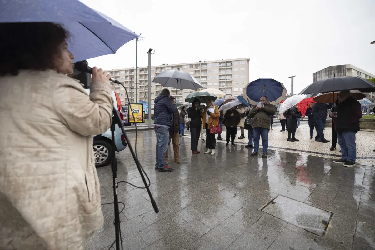 Trabalhadores reuniram-se junto aos Paços do Concelho