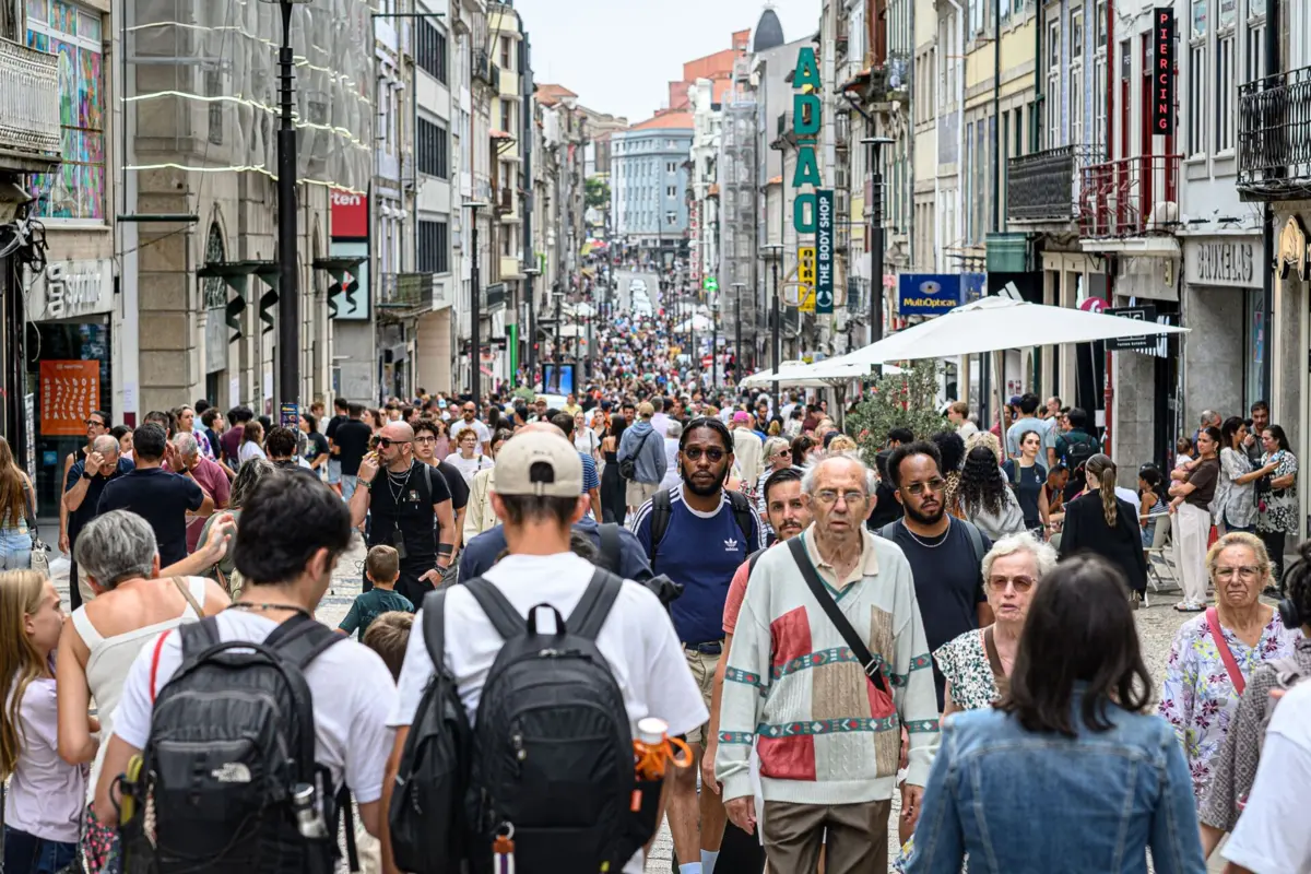 Forasteiros procuram o Centro Histórico e as artérias comerciais, como Santa Catarina